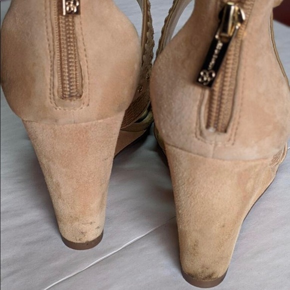 JESSICA SIMPSON TAN SUEDE WEDGES - Picture 9 of 11